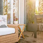 Guestready - Charming With Terrace * Lisbon