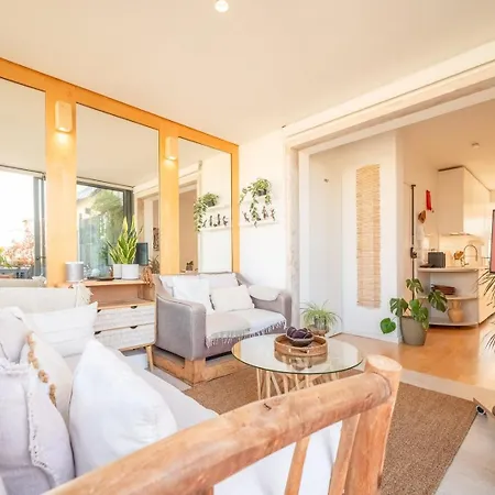 Guestready - Charming With Terrace * Lisbon