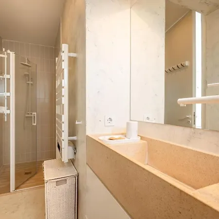 Apartman Guestready - Charming With Terrace