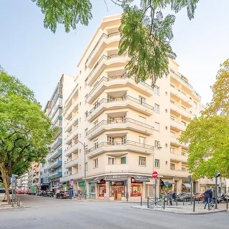 Guestready - Charming With Terrace * Lisboa